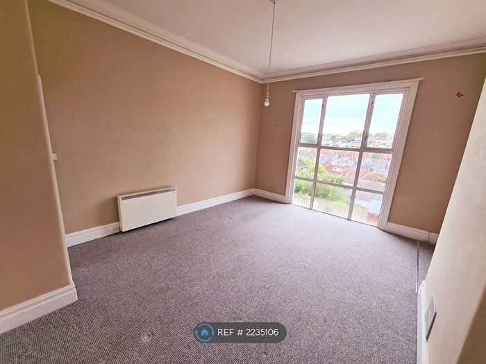 2 Bedroom Flat To Rent In Coombe Vale Road, Teignmouth, TQ14