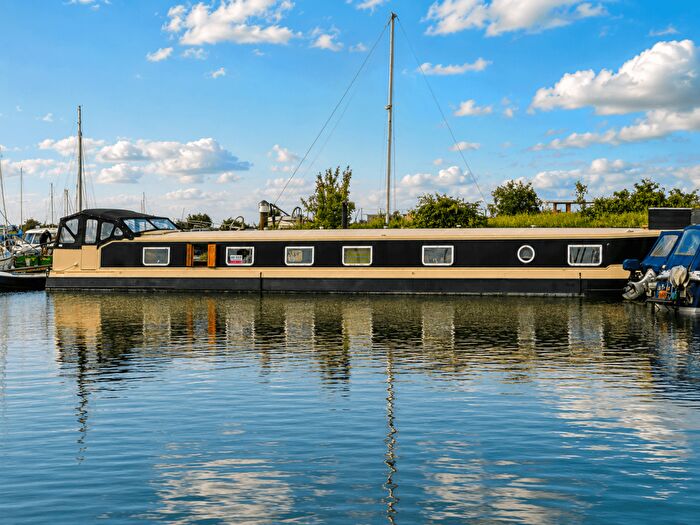 3 Bedroom House Boat For Sale In Tollesbury Marina, CM9