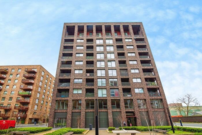 3 Bedroom Flat For Sale In Guthrum Court, London, E16