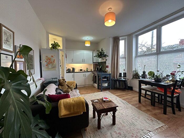 1 Bedroom Apartment To Rent In Flat - Atwood Road - Didsbury, M20