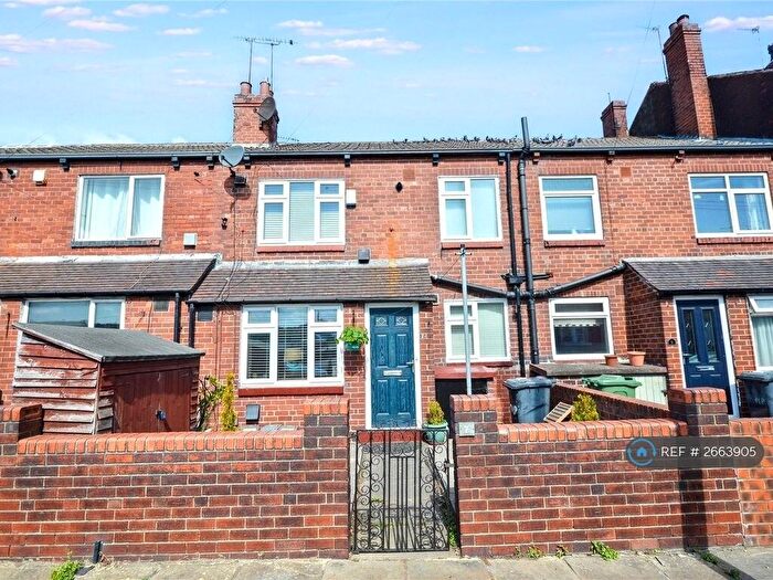 1 Bedroom Terraced House To Rent In Longroyd Place, Leeds, LS11