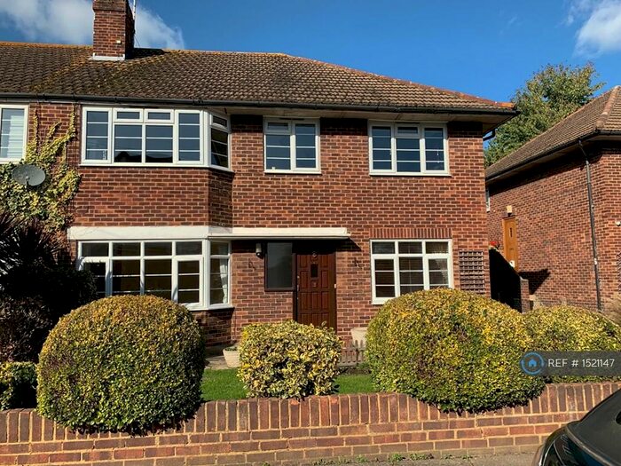 2 Bedroom Maisonette To Rent In Wilmer Close, Kingston Upon Thames, KT2