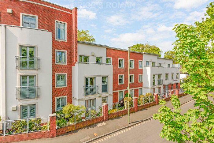 1 Bedroom Flat To Rent In Dial Stone Court, Weybridge, KT13