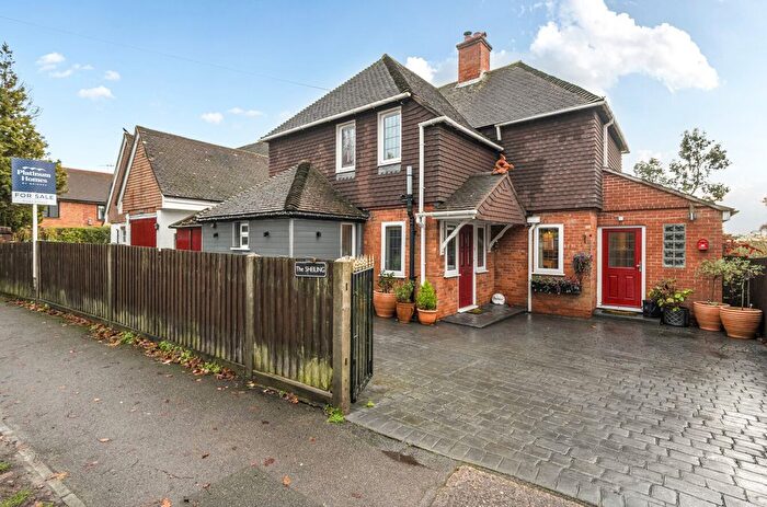 3 Bedroom Detached House For Sale In Bridge Road, Aldershot, Hampshire, GU11