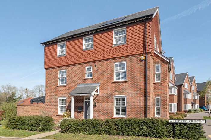 4 Bedroom Detached House For Sale In Deepford Crescent, Hook, Hampshire, RG27