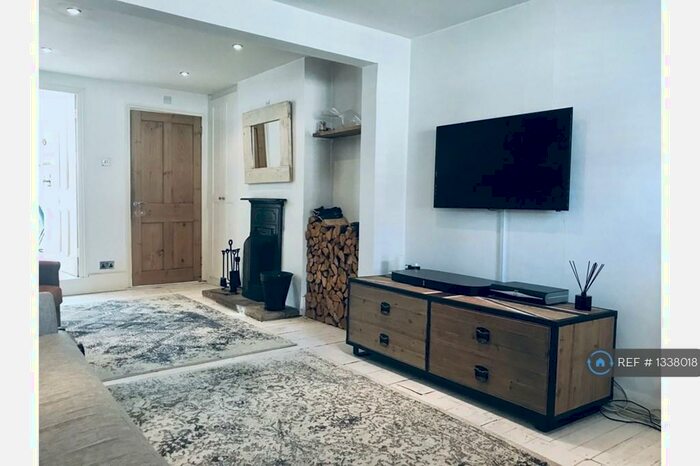 2 Bedroom End Of Terrace House To Rent In Waverley Road, Weybridge, KT13