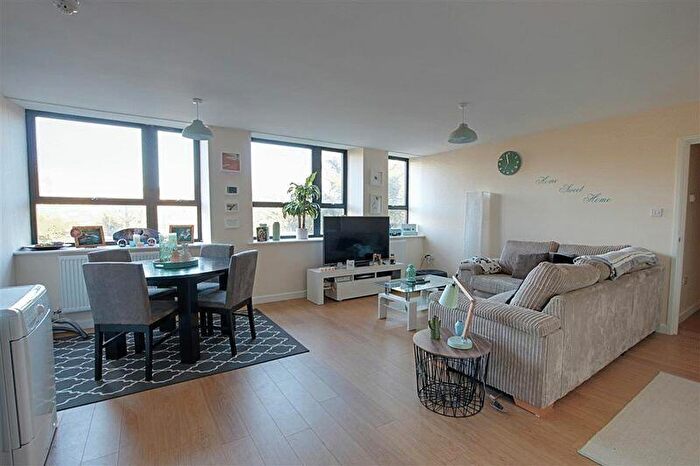 2 Bedroom Flat To Rent In Lower Bristol Road, Bath, BA2