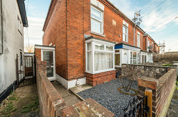 2 Bedroom End Of Terrace House For Sale In Firgrove Road, Freemantle, Southampton, Hampshire, SO15