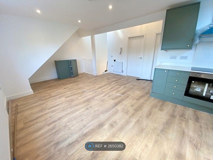 2 Bedroom Flat To Rent In Cecil Park, Pinner, HA5