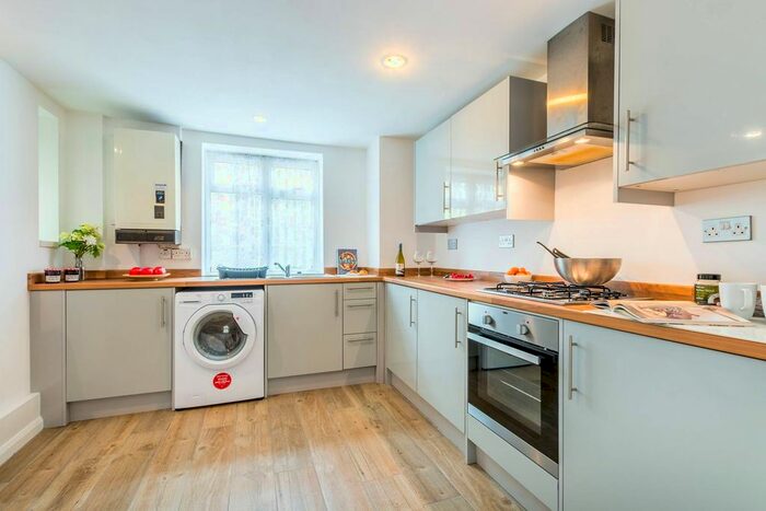 3 Bedroom Flat To Rent In Church Street Estate, St John's Wood, London, NW8