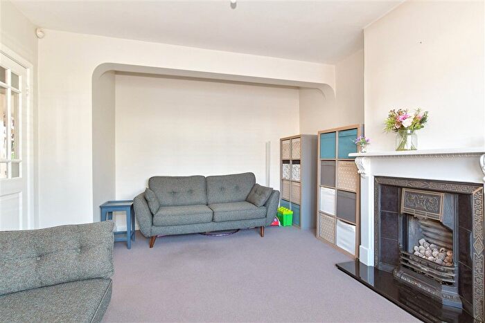 3 Bedroom Semi-Detached House For Sale In Edison Road, Welling, Kent, DA16