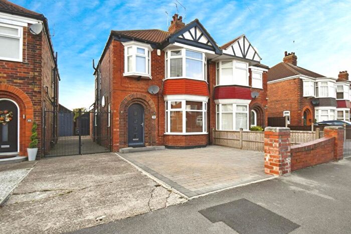 3 Bedroom Semi-Detached House For Sale In Birklands Drive, Hull, HU8