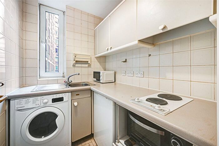 1 Bedroom Flat To Rent In Chelsea Cloisters, Sloane Avenue, SW3