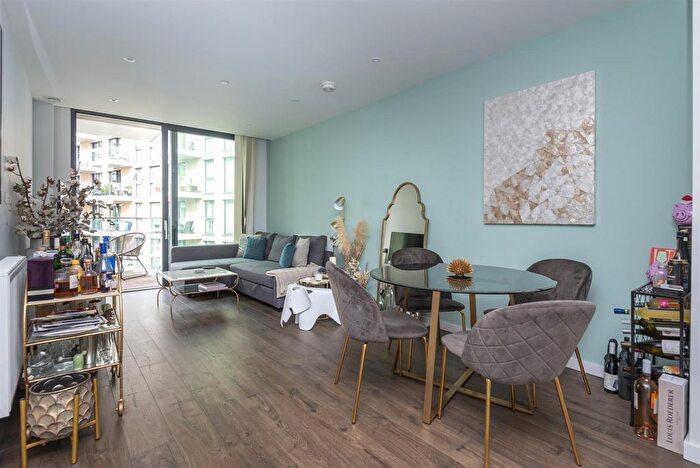 2 Bedroom Flat To Rent In Bridle Mews, London, E1