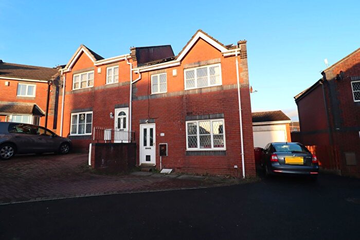 4 Bedroom Semi Detached House To Rent In Brookhouse Gardens, Blackburn, BB1