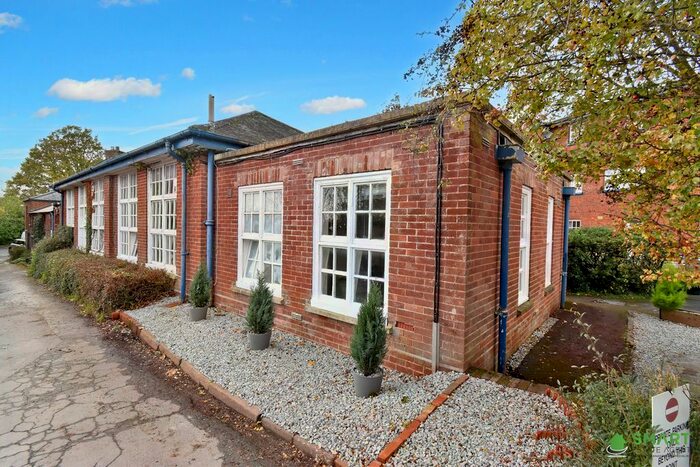 3 Bedroom Semi-Detached Bungalow For Sale In Western Road, Crediton, EX17