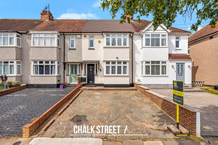 3 Bedroom Terraced House For Sale In Northumberland Avenue, Hornchurch, RM11