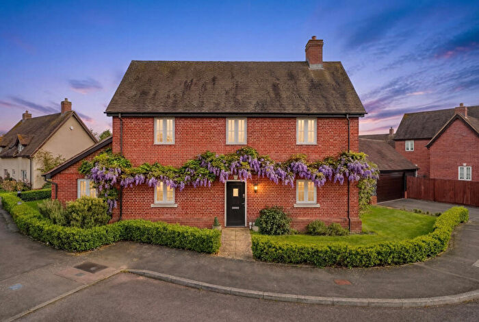 4 Bedroom Detached House For Sale In Woodpecker Close, Great Barford Bedford, Bedfordshire, MK44