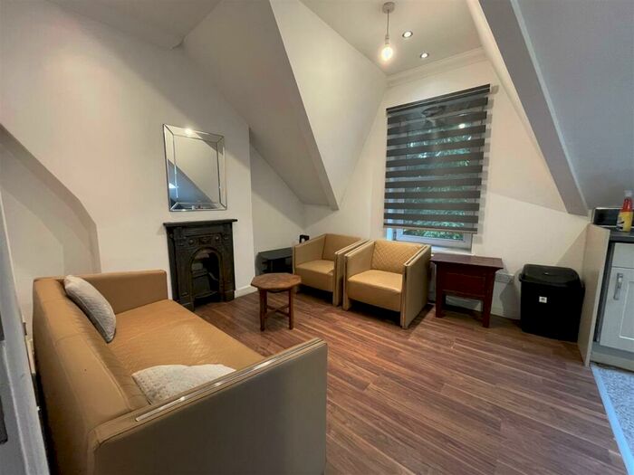 2 Bedroom Flat To Rent In Albany Road, Cardiff, CF24