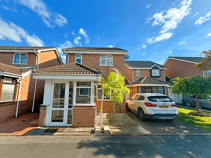 4 Bedroom Semi-Detached House To Rent In Brentford Close, Yeading, Hayes, UB4