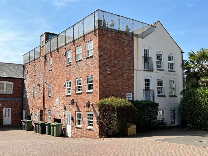 2 Bedroom Flat To Rent In Brooks Mews, Earls Barton, NN6