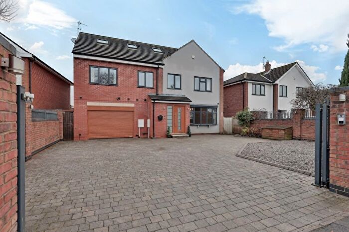 6 Bedroom Detached House To Rent In Windsor Drive, Wiggington, York, YO32