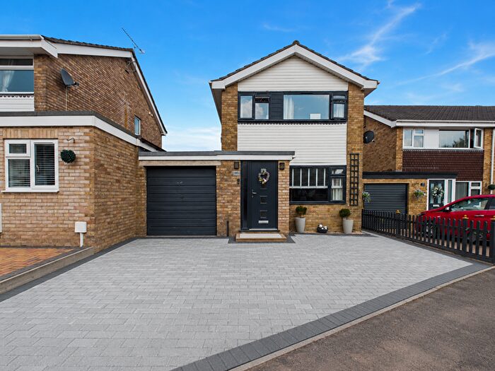 3 Bedroom Detached House For Sale In Wyvern Avenue, Calne, SN11