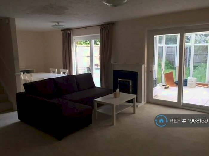 4 Bedroom Semi-Detached House To Rent In Tadley, Tadley, RG26