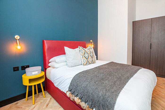 2 Bedroom Apartment To Rent In Apt, Waterloo Street #, M1
