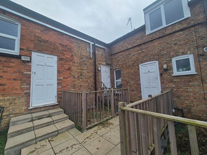 2 Bedroom Flat To Rent In High Street, Thrapston, Kettering, NN14