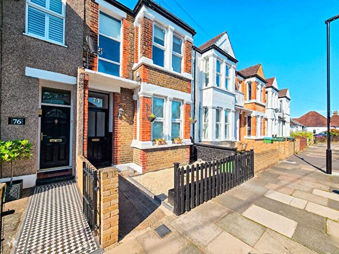 2 Bedroom Flat To Rent In Blanmerle Road, London, SE9