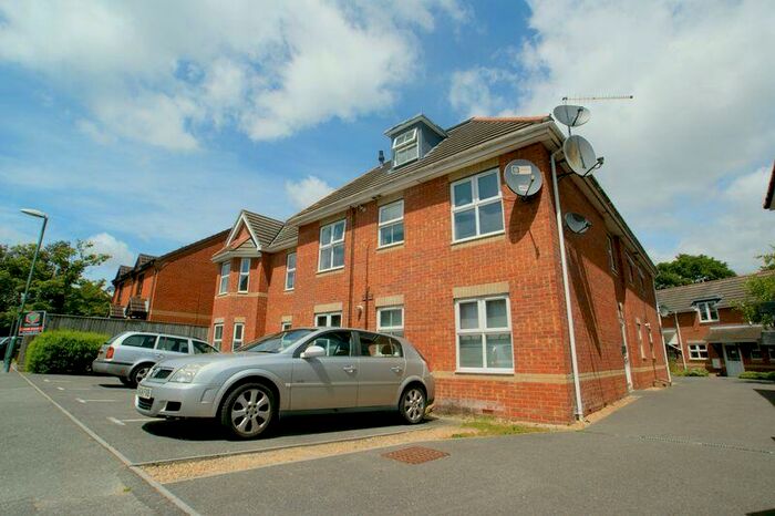 2 Bedroom Flat To Rent In Malmesbury Park Place, Bournemouth., BH8