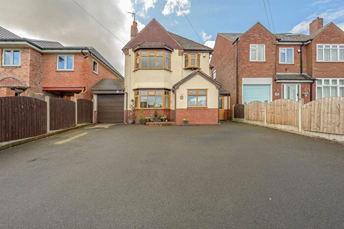 3 Bedroom Detached House For Sale In Oakham Road, Dudley, DY2