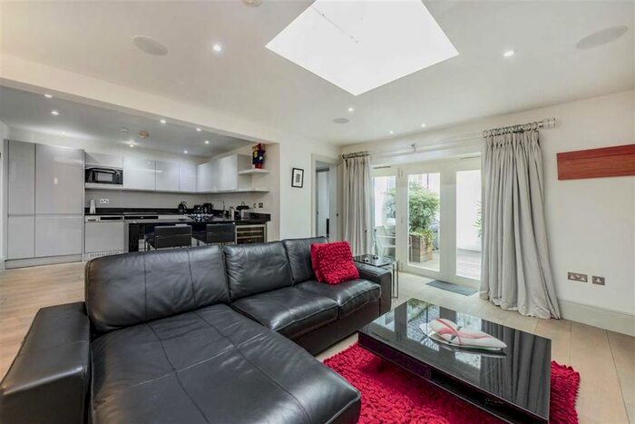 2 Bedroom Flat To Rent In Devonshire Place, London, W1G