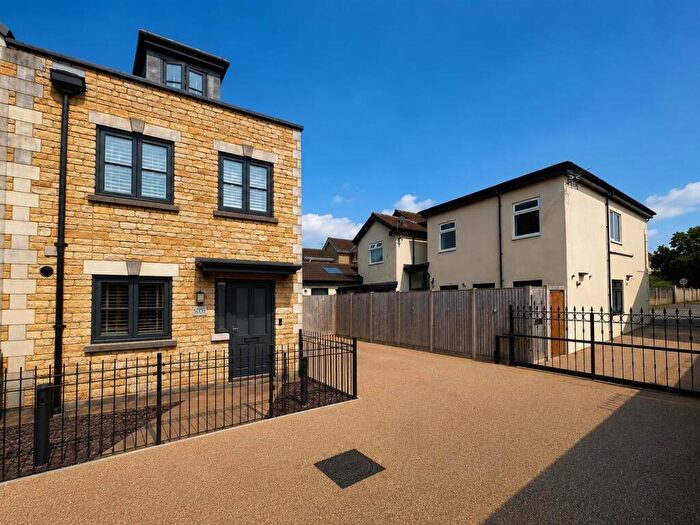 3 Bedroom Town House For Sale In Wellsway, Bath, BA2