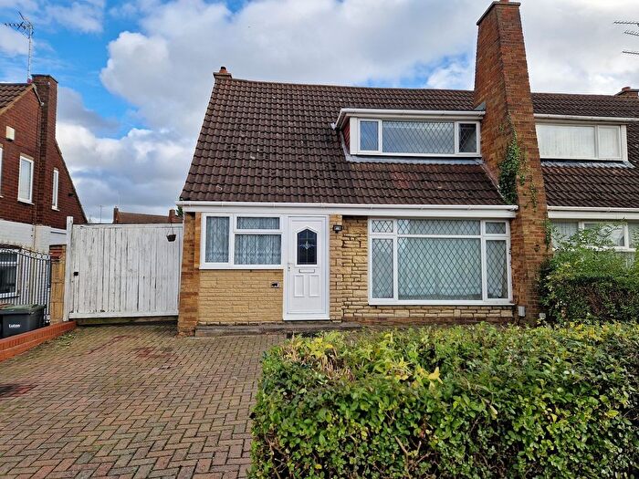 3 Bedroom Semi-Detached House To Rent In Bunyans Close, Luton, LU3