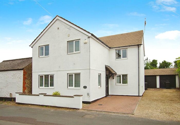 4 Bedroom Detached House For Sale In Highworth Road, South Marston, SN3