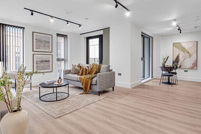 2 Bedroom Flat To Rent In Scrubs Lane, London, NW10