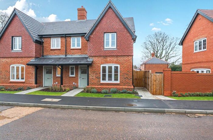 3 Bedroom End Of Terrace House To Rent In Knightwood Chase, Fordingbridge, Hampshire, SP6