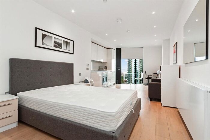 Studio To Rent In Strata Building, Walworth Road, London, SE1