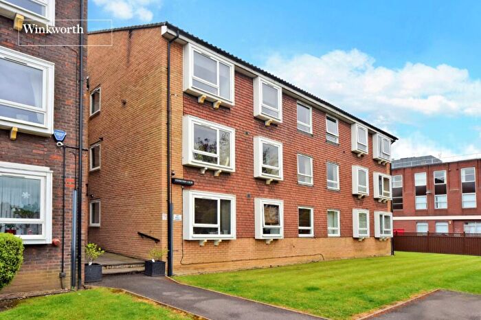 2 Bedroom Apartment For Sale In Station Approach, Cheam, Sutton, SM2