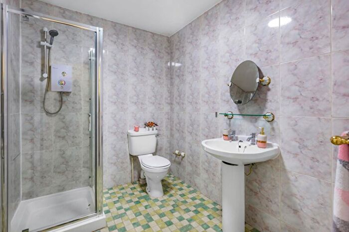 1 Bedroom Flat To Rent In Victoria Terrace, Leeds, LS3