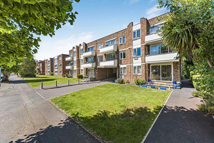 2 Bedroom Retirement Property For Sale In The Park, Sidcup, DA14