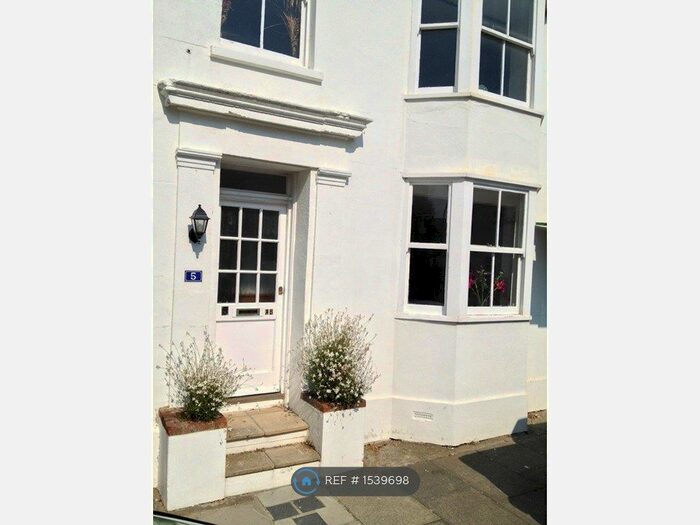 1 Bedroom Flat To Rent In Western Road, Littlehampton, BN17