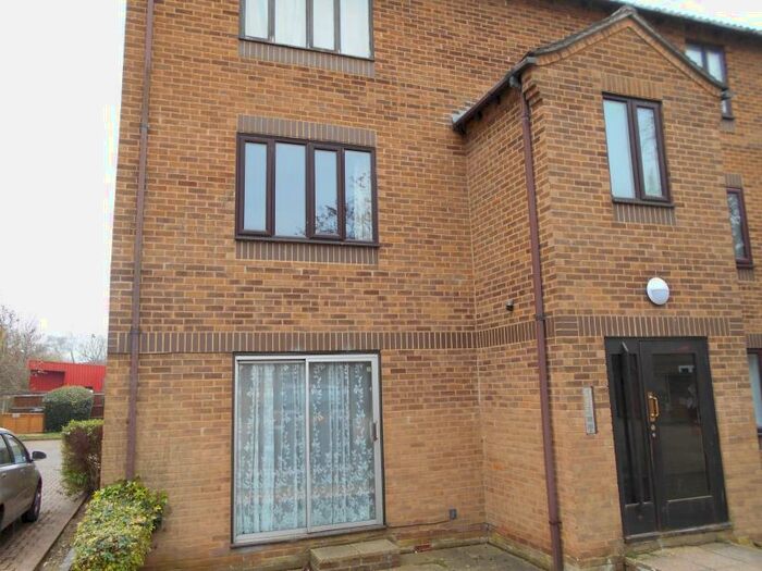 Studio To Rent In Warren Way, Barnham, PO22