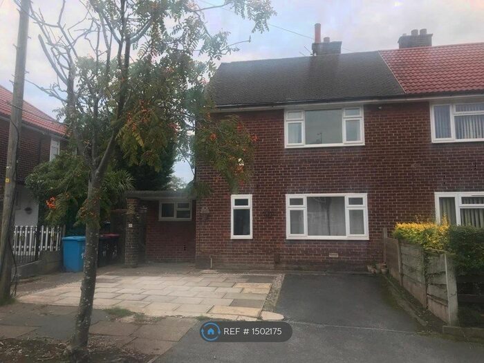 3 Bedroom Semi-Detached House To Rent In Tarn Grove, Worsley, Manchester, M28