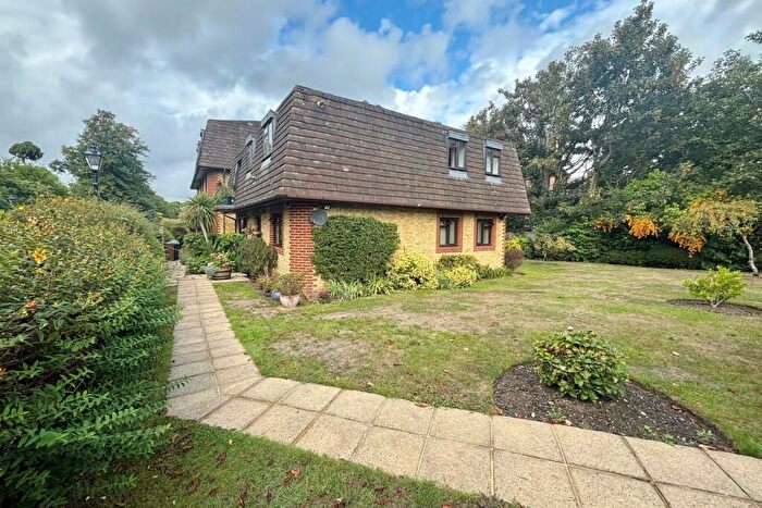2 Bedroom Flat For Sale In Tudor Road, Beckenham, BR3