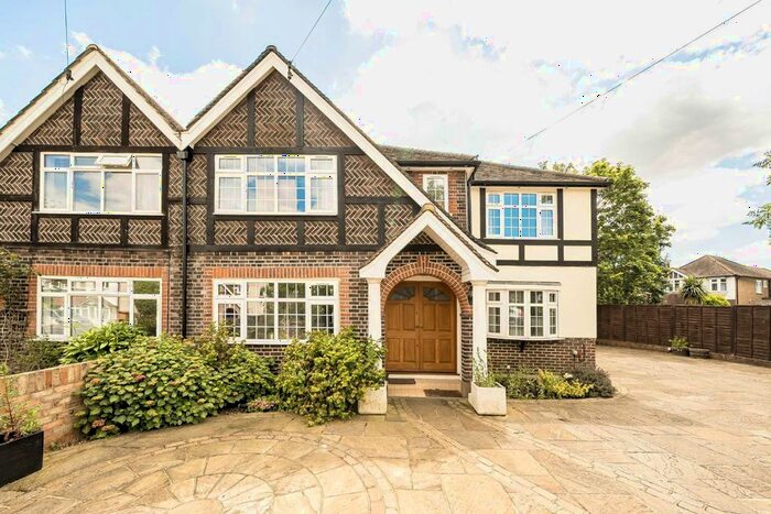 5 Bedroom Property To Rent In Hampton Court Avenue, East Molesey, KT8