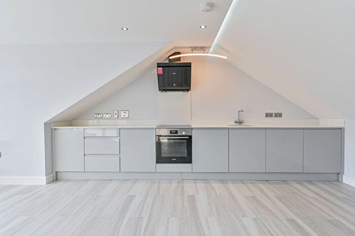 1 Bedroom Flat To Rent In High Street, Acton, W3