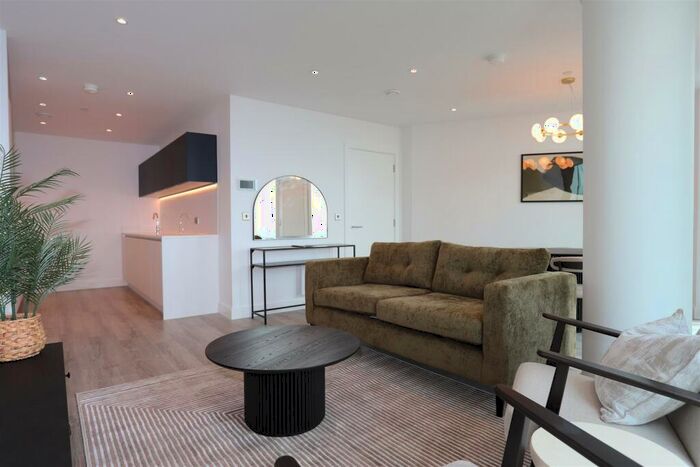 3 Bedroom Apartment To Rent In Thr, New Jackson, EE60